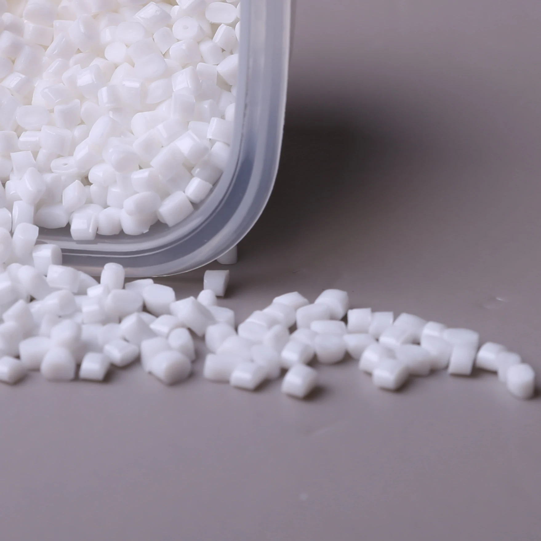 PBT Resin BlueStar 201-G10 202-это 10% стекловолокно армированный и огнестойкий полибутилентерефталат (PBT)