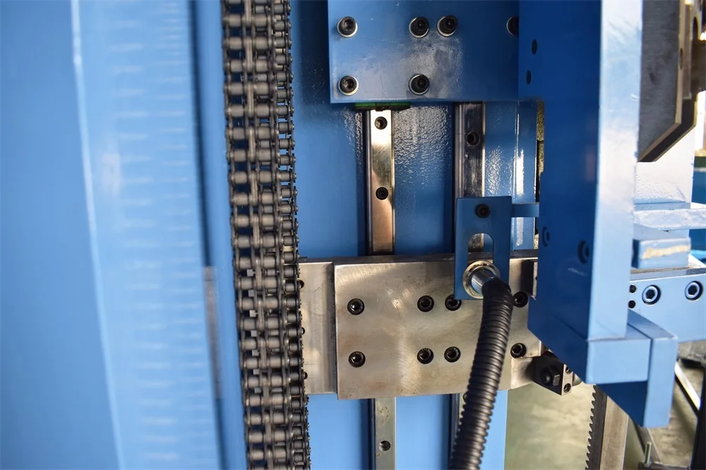 Hydraulic duck seam locker closer making machine air condition duct seam closer hvac duct duct folding machine display