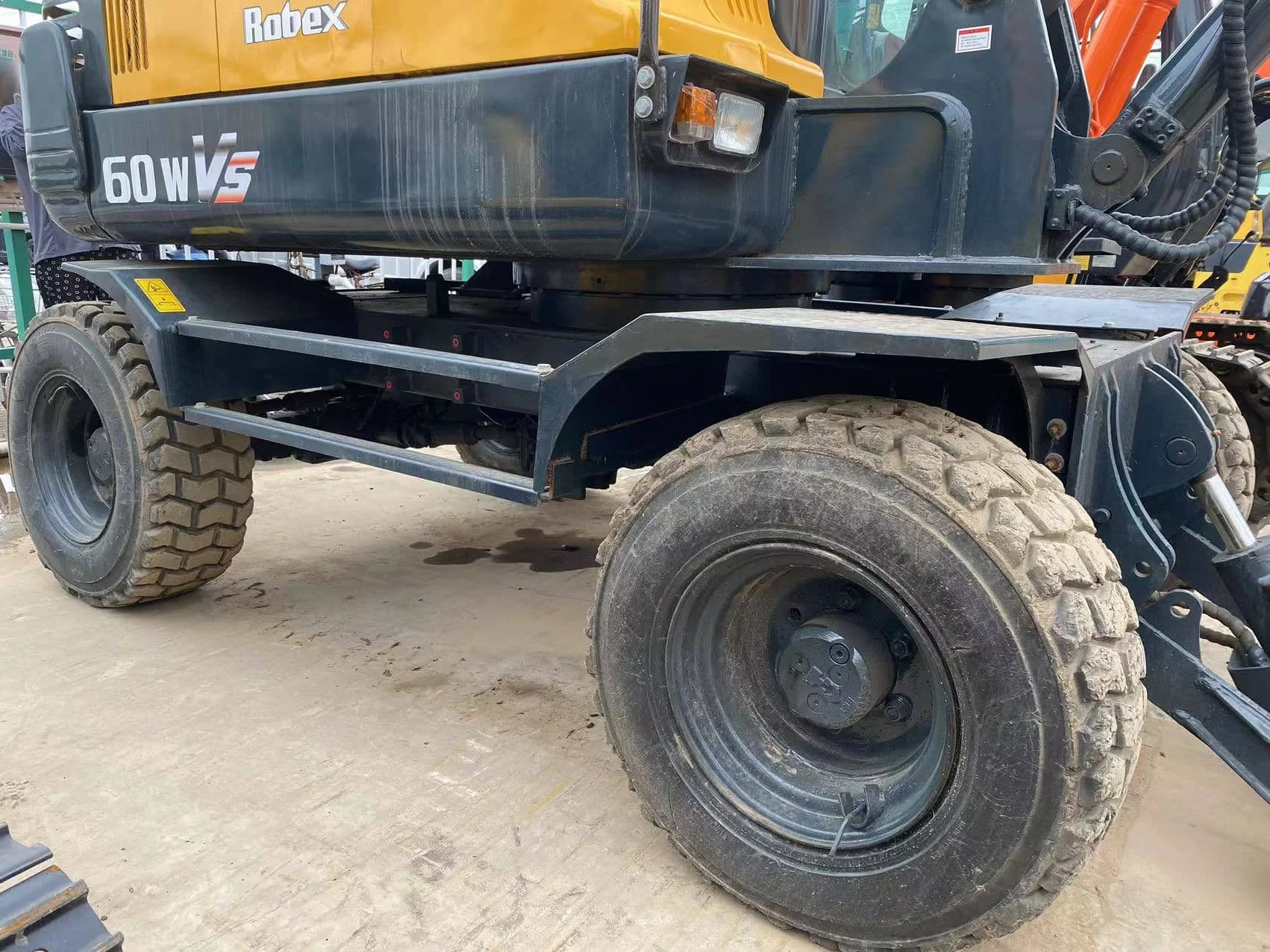 HYUNDAI R60W подержанный колесный экскаватор 6 тонн второй ручной гусеничный