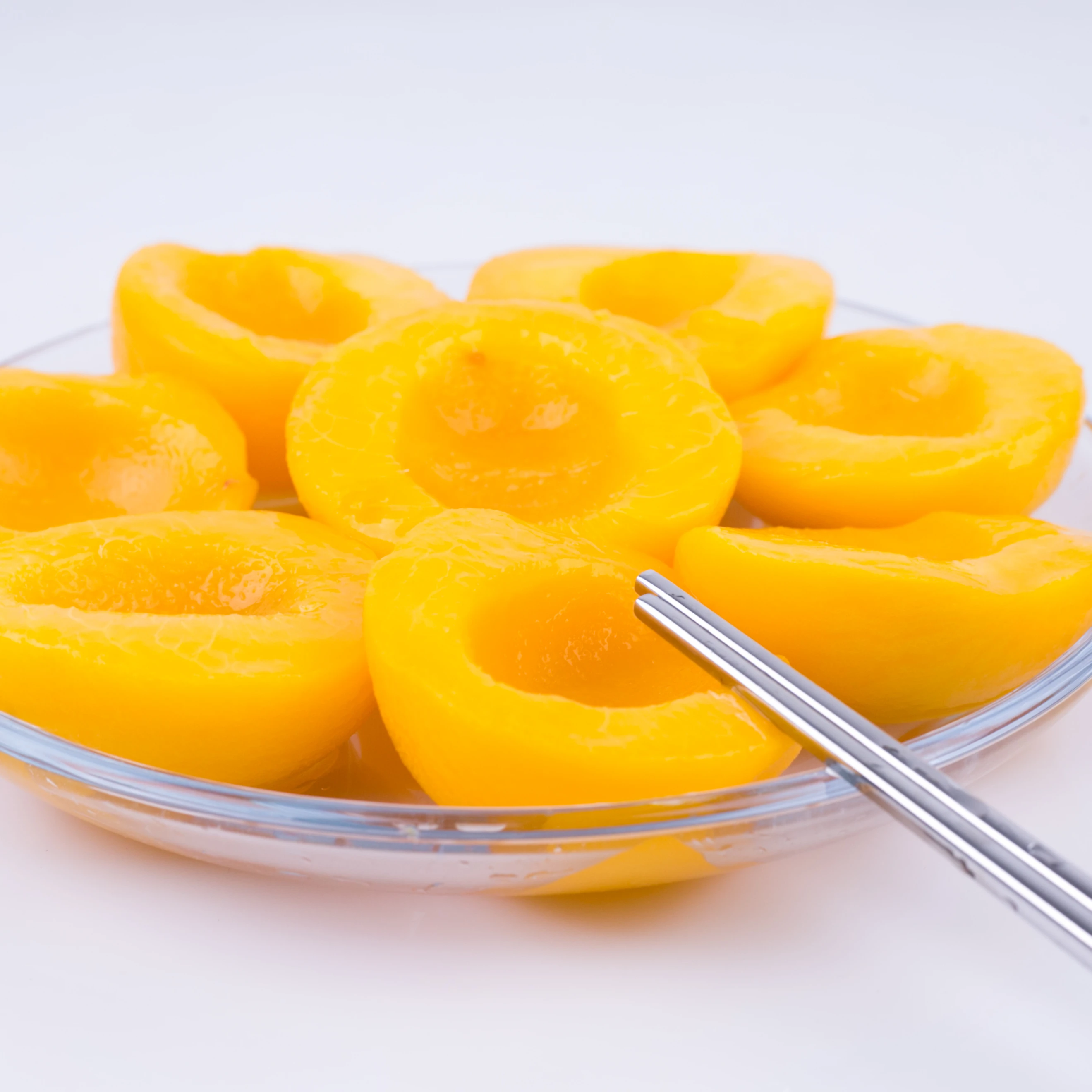 
3000g Canned yellow peach snacks fresh peaches in water in China on sale 