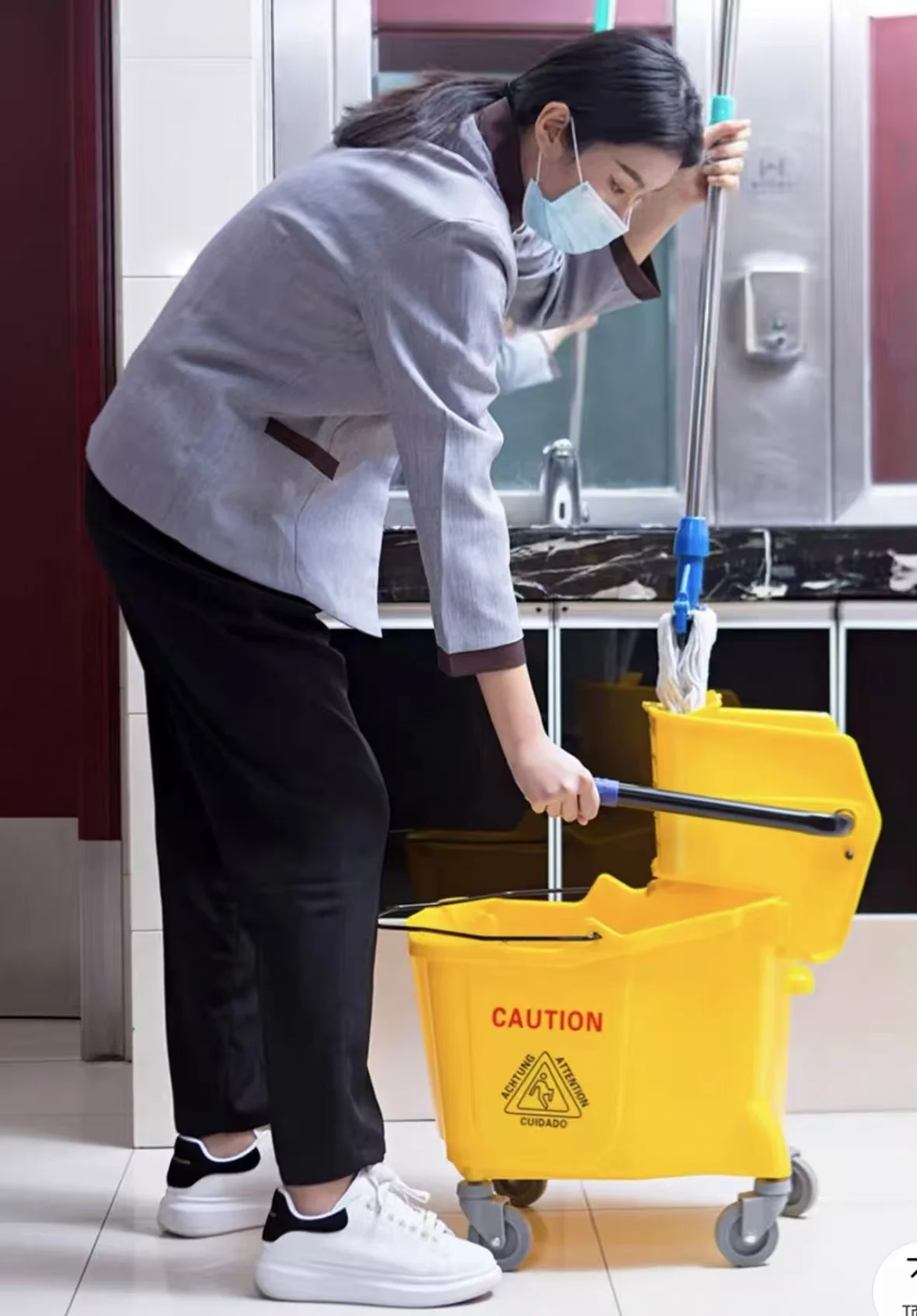 32L Plastic Floor Mops Bucket with Wheels Small Squeeze Wringer for Household Cleaning Tools & Accessories