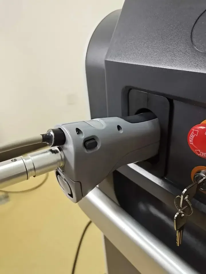 Ce Approved Diode Laser Hair Removal / 755 808 1064 Triple Wave Diode Laser Beauty Instrument