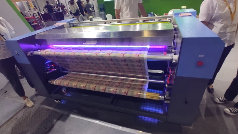 Factory Price Manufacturer Supplier  UV Coating Machine PVC PP