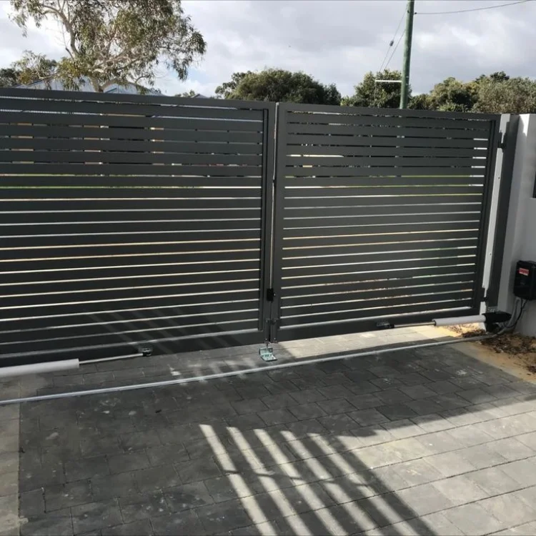 Customized designed latest style horizontal slat privacy front door aluminum double swing driveway gate