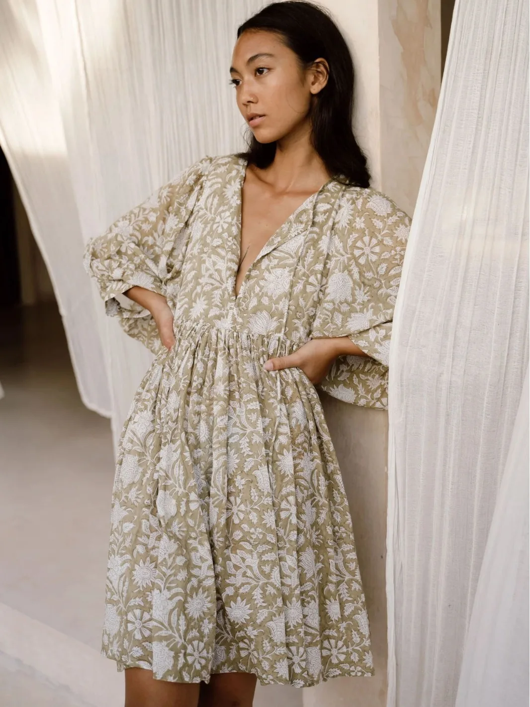 2024 Hot Selling Womens Beach Dresses Women Summer Dress Long Sleeve Floral Print Beach Mini Dress