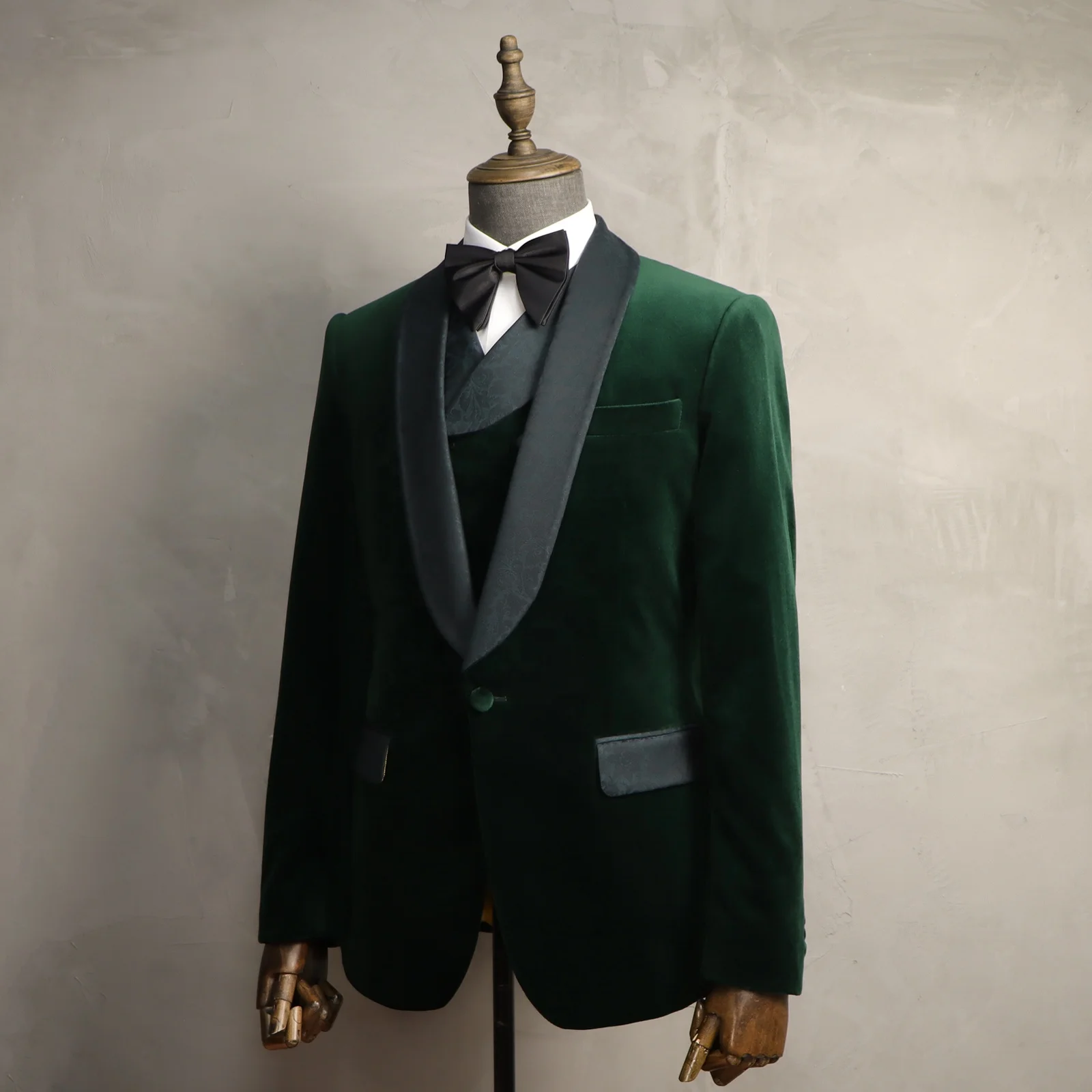 MTM Bespoke Velvet Tuxedo Custom Wedding Jacket  For Man Luxuriant Shawl Lapel Green Mens Dress Blazers For Groom