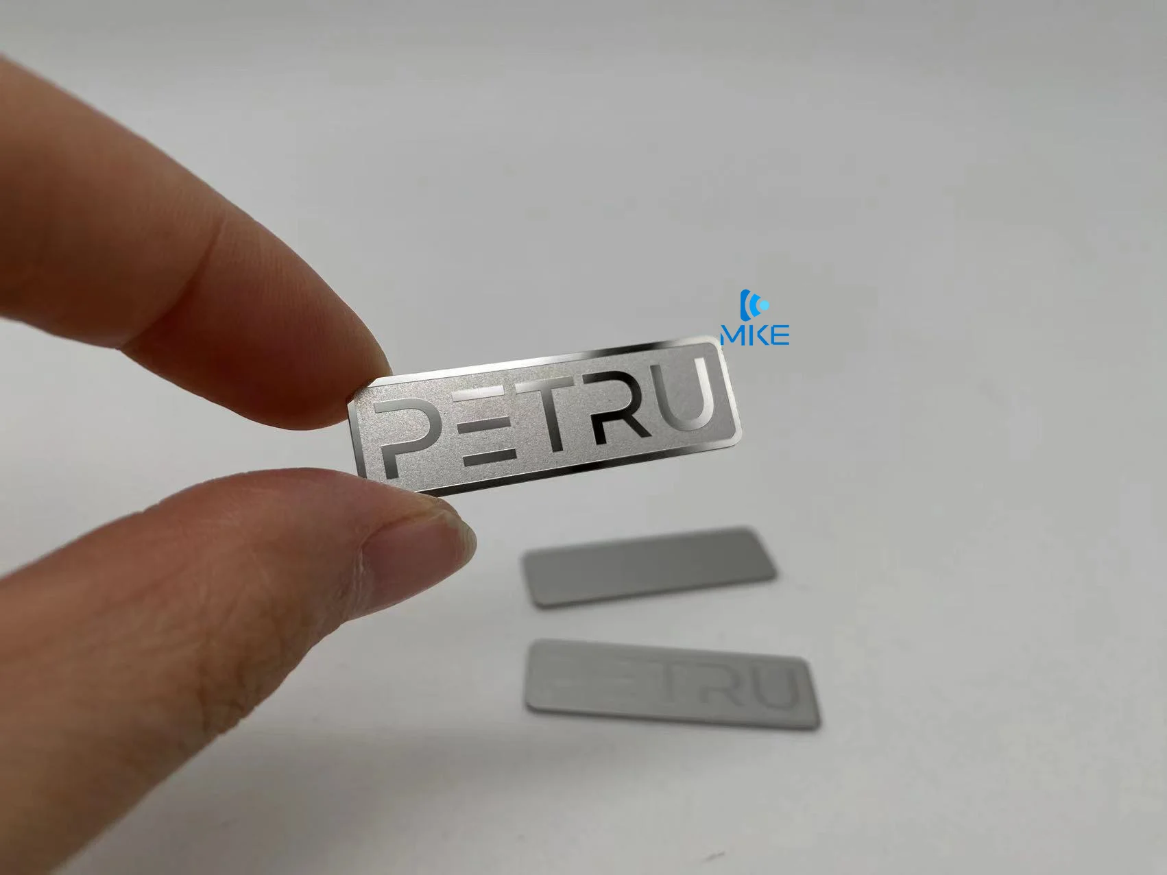 Printed Engraved Metal Name Plates With Glue Laser Etching Aluminum Stainless Steel Brass Gold Name plates