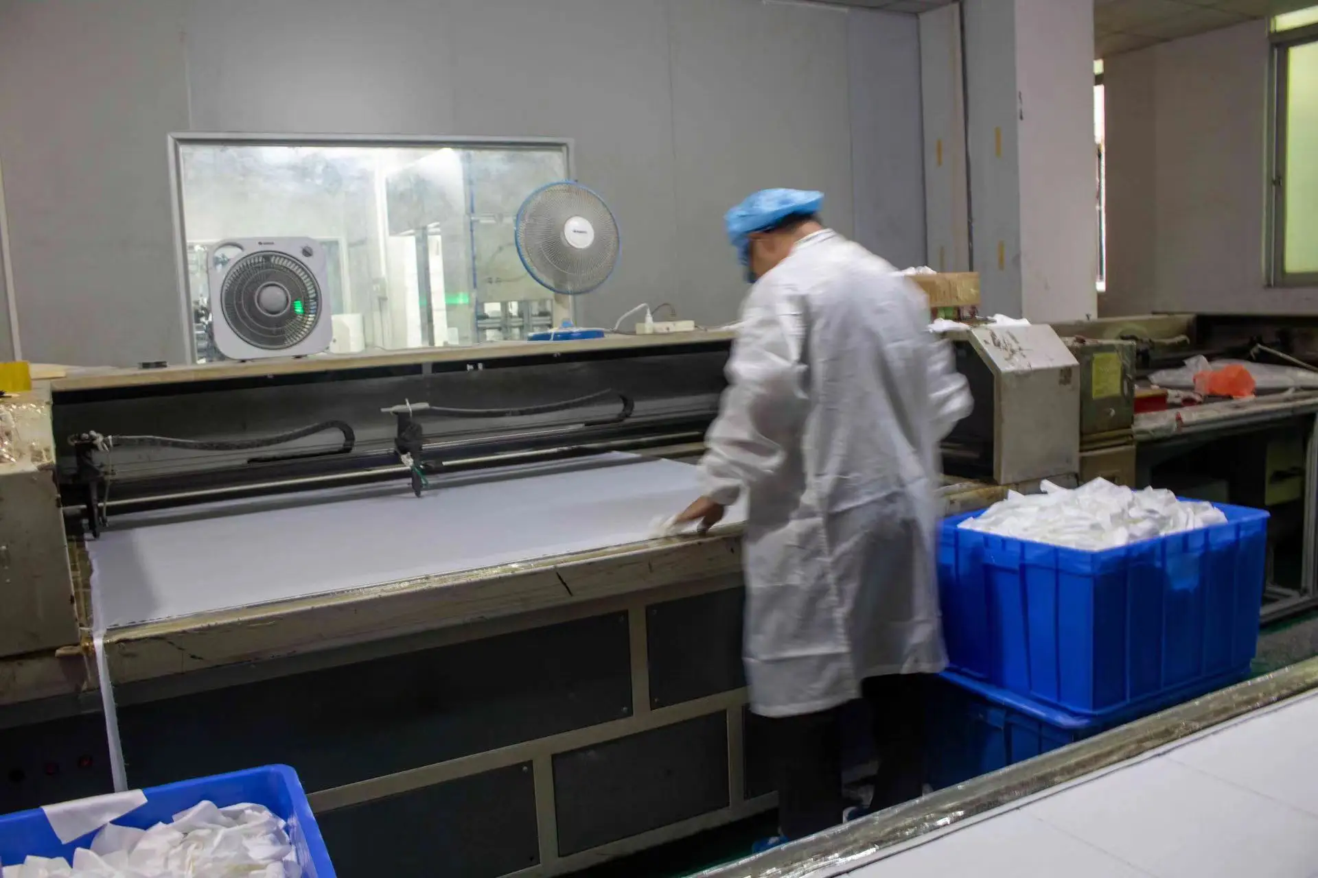 Yongxing 160gsm 6 inch  Lint Free  Cleanroom Wiper 100% Polyester Industrial Cleaning Wiping  for industry
