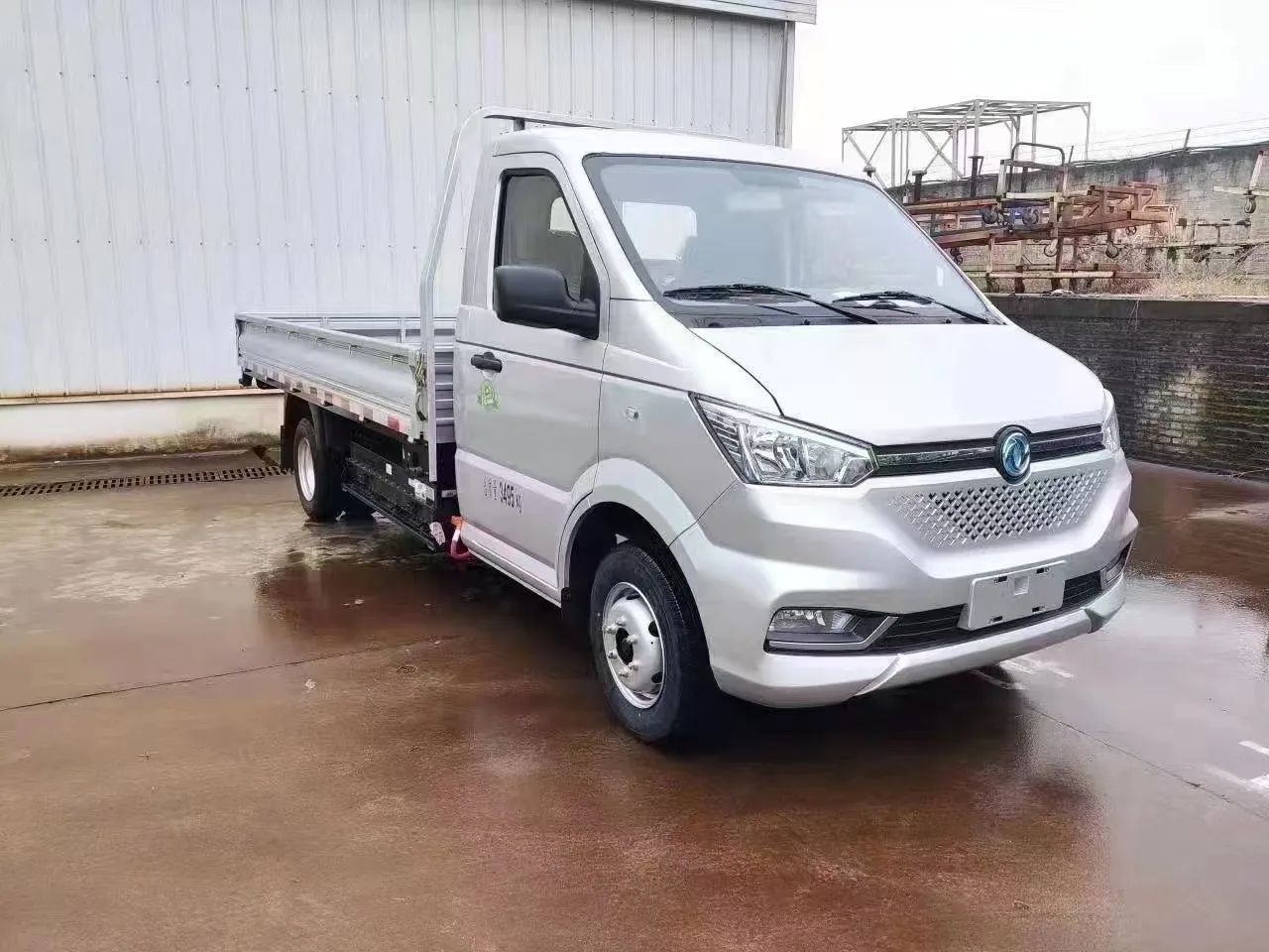 Dongfeng EV80 Mini Electric Truck Single Row Seat 230km Range New Condition Left Flatbed Cargo Tank Rear Camera Small Box Cargo