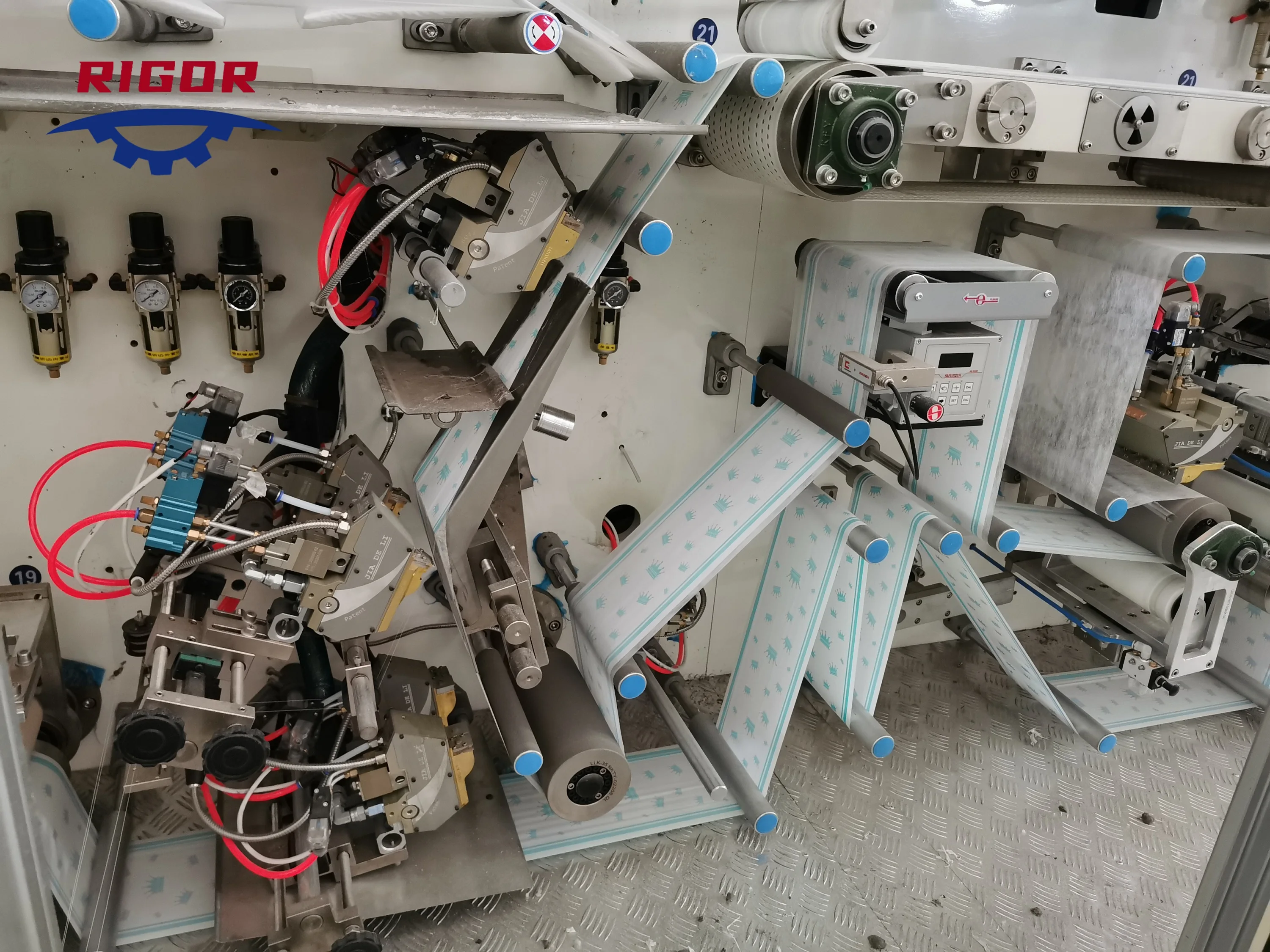 Baby Diaper Machine And Bagger Bamboo Fiber Diaper Making Machine