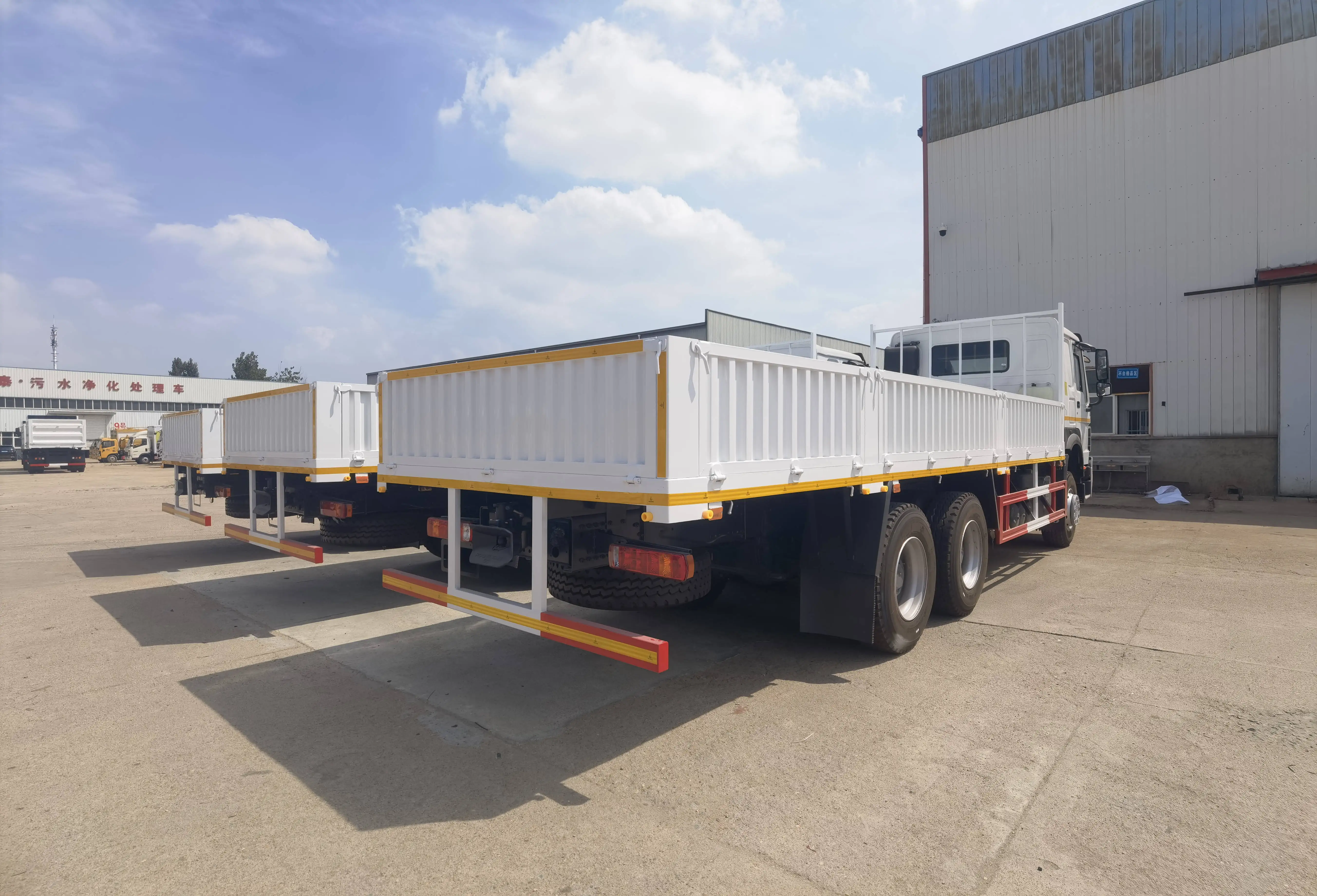 HOWO Cargo Truck Lorry Vehicle for Sale Mechanic 6*4 Truck Automatic Truckk in store