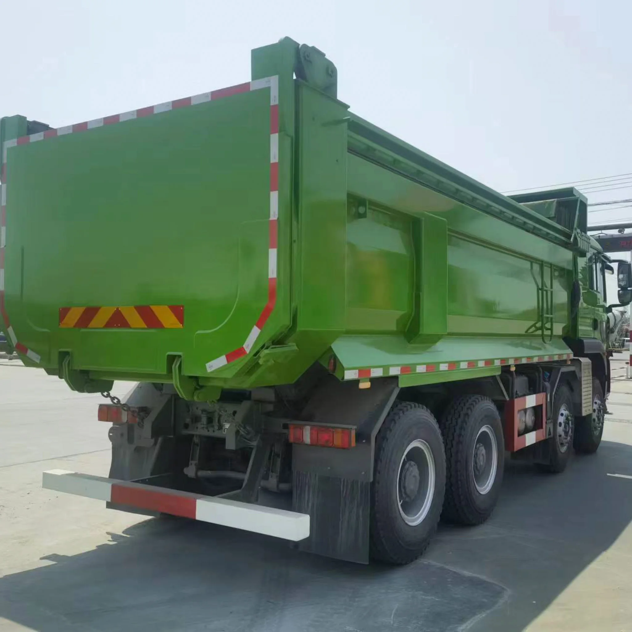 China Sinotruk Factory Price Howo TX Heavy Duty Dump Truck 8x4 Tipper Truck For Construction Mining Transportation