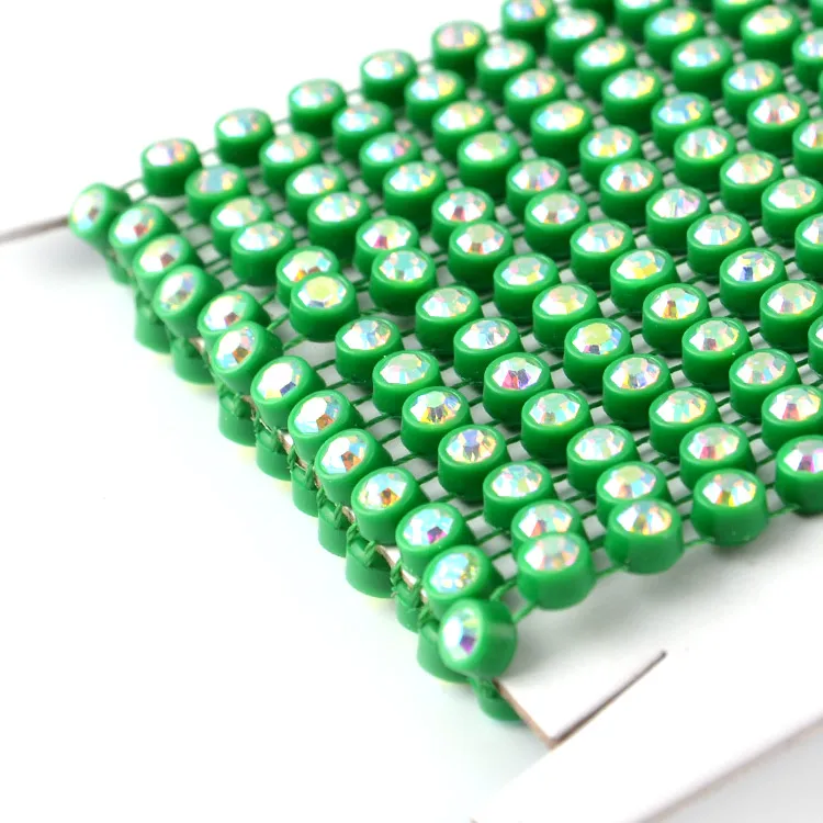 Высокое качество ss8 chatons сверкающие пластиковая лента со стразами отделка