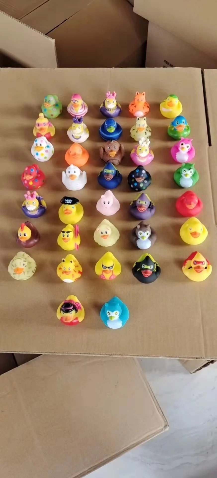 Low price baby bath toys yellow duck bulk weighted different designs rubber ducks