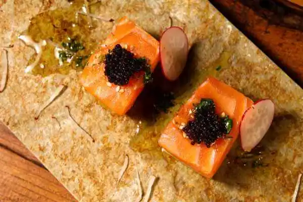 Черная типичная Икра из лапа в Германии слегка соленый и пряный вкус текстура твердых морепродуктов рыба-корешок для продажи