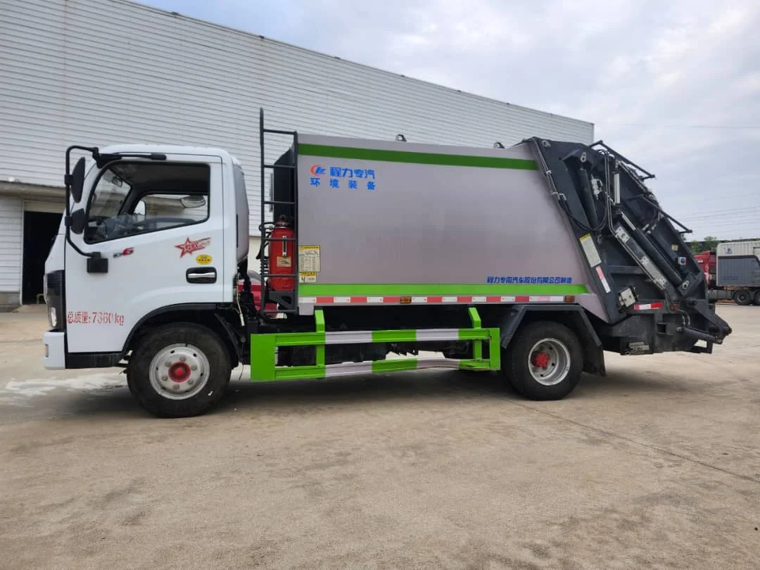 Дешевая цена использованный 4x2 8CBM Dongfeng мусоровоз для продажи