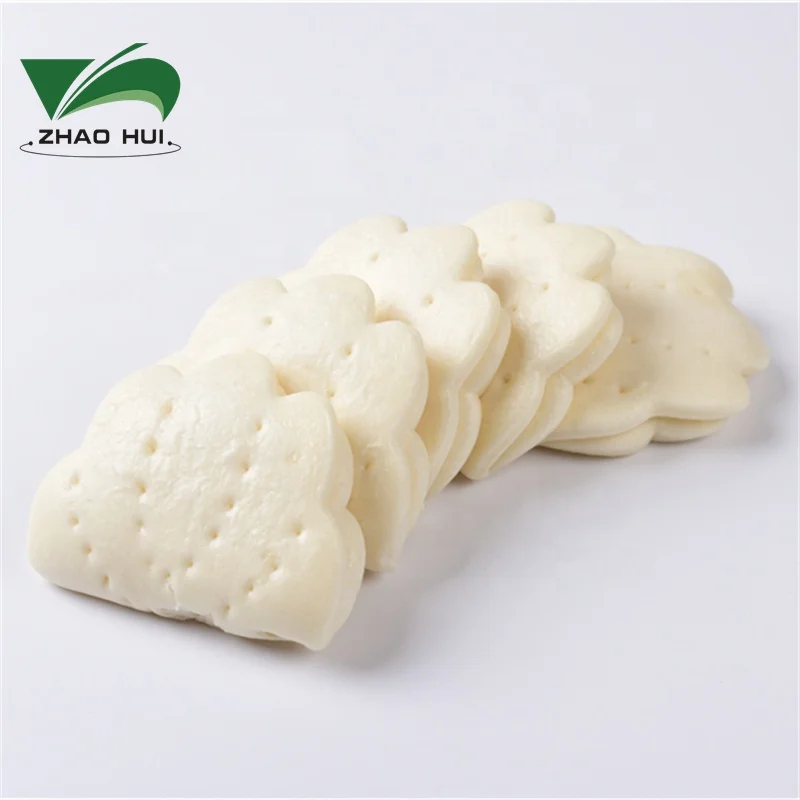 Instant noodles, breakfast with vegetables Lotus leaf shaped pancake