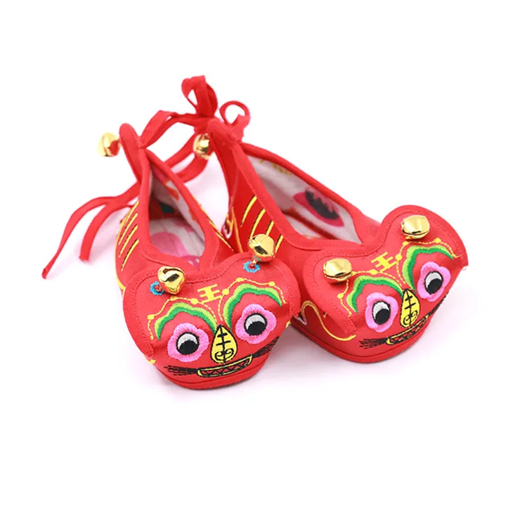 
High Quality Hot Selling Chinese Style Handmade Hand Embroidery Tiger-head shoes 