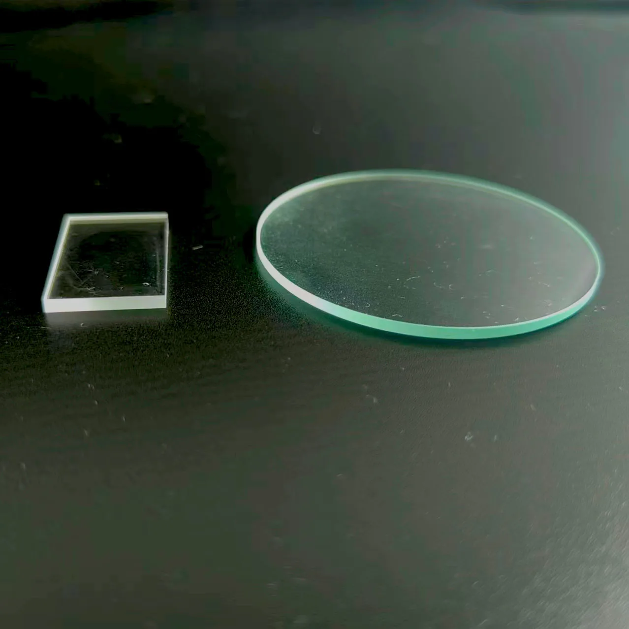 Factory  price  custom round tempered transparent ultra clear low iron glass lens cover glass panel