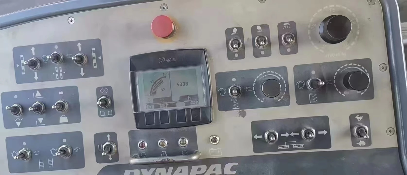 Использованный 3030 асфальтоукладчика