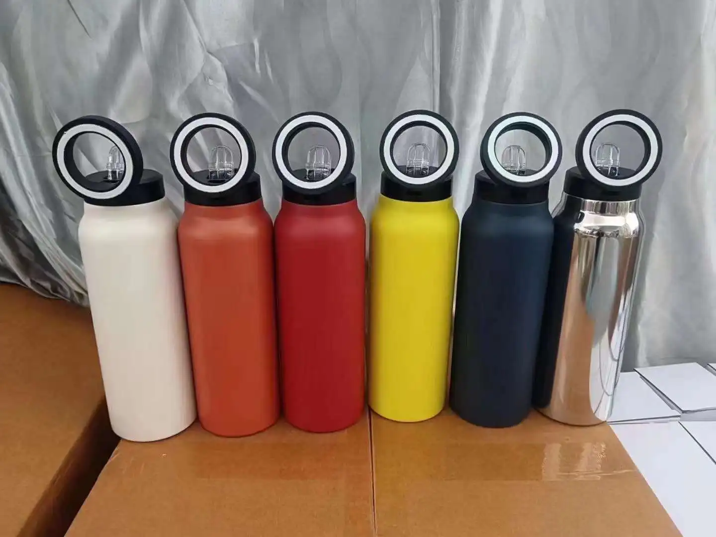 Custom New 24oz Magnetic Lid Water Bottle Phone Holder Phone Stand Adjustable Ringo like Water Bottle For ph_one 15 14 13