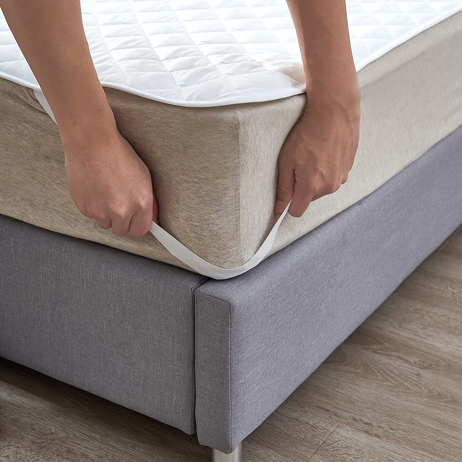 Factory Wholesale OETO twin polypropylene waterproof foldable bed cover mattress protector