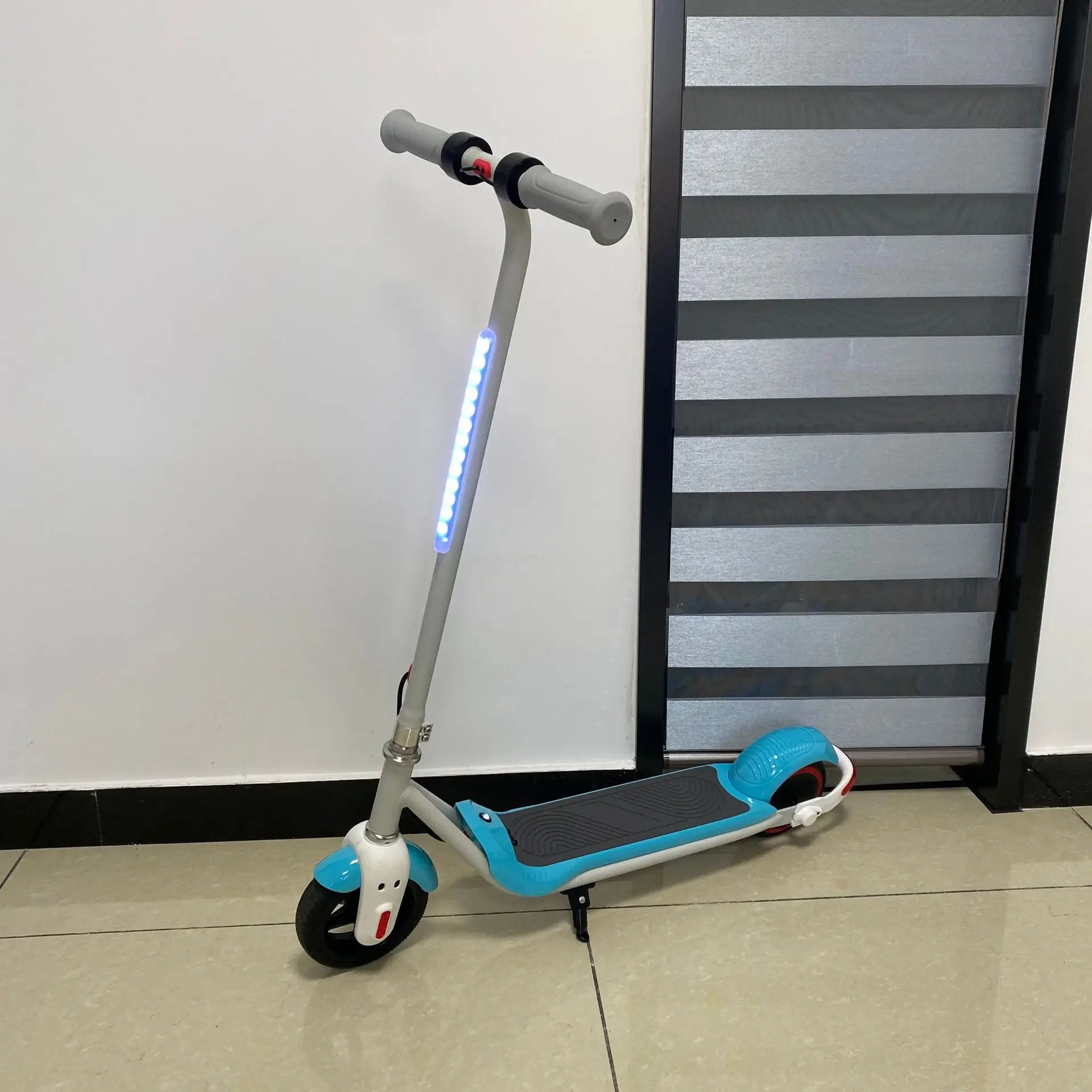 High quality portable children scooter 24v 150w powerful 6.5 inch smart kids electric scooter