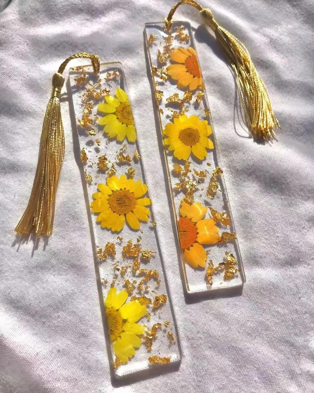 New Dried Flower Resin Bookmark Gift for School Kids Birthday Party Resin Crafts Floral Promotional Bookmarks for book reading