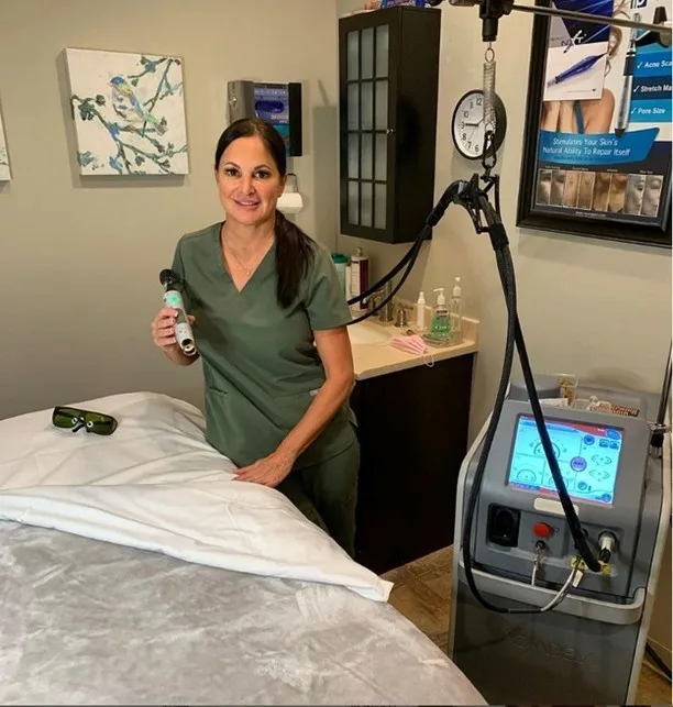 OEM logo Sincoheren Italy Pump Germany Bars 808 Alexandrite Laser 755 nm For Permanent Hair Removal  for Aesthetic Used Laser