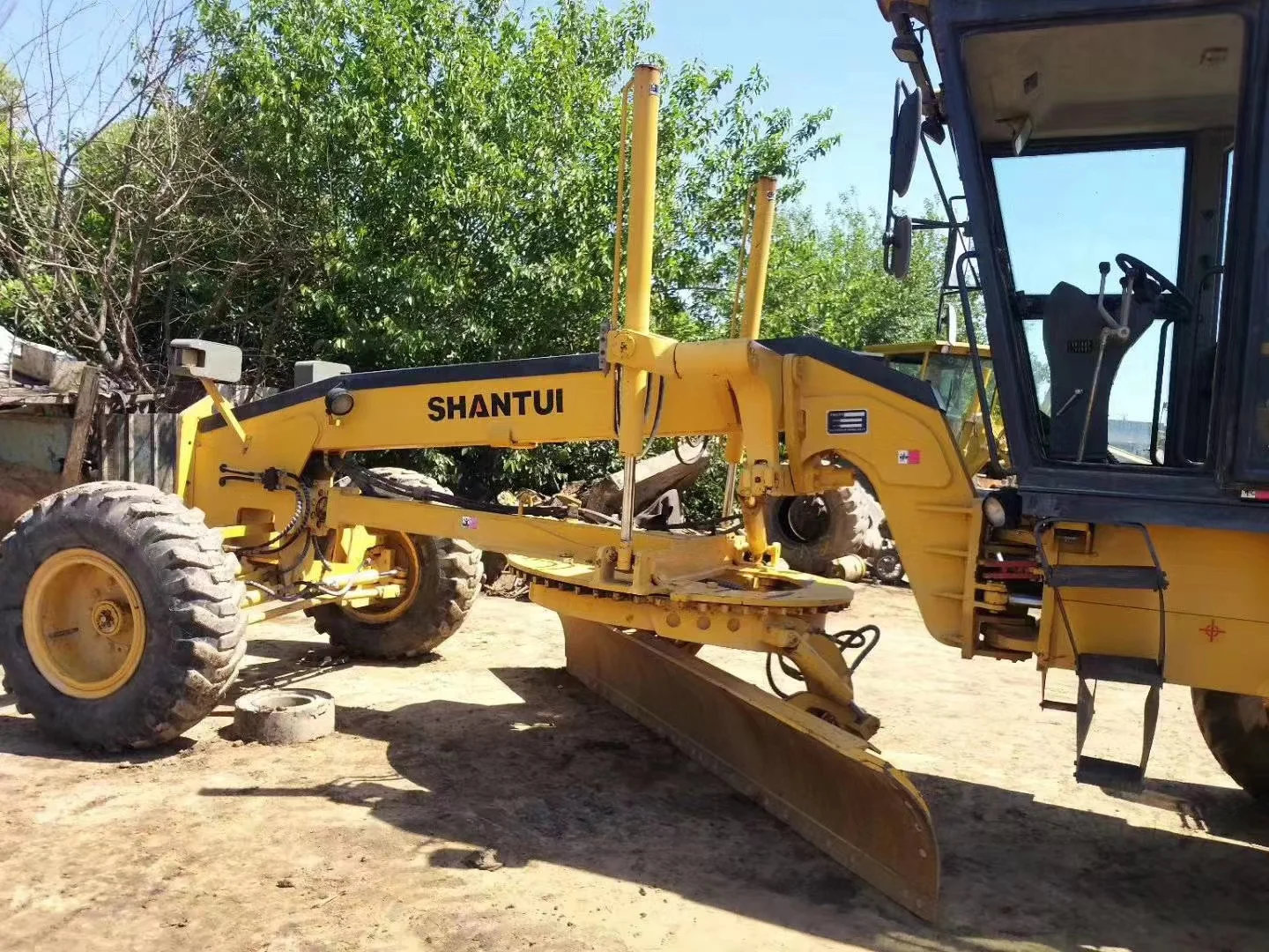 Hot Sale Shantui SG18 Grader High Quality Performance with Core Motor Pump Gearbox & PLC Components Used