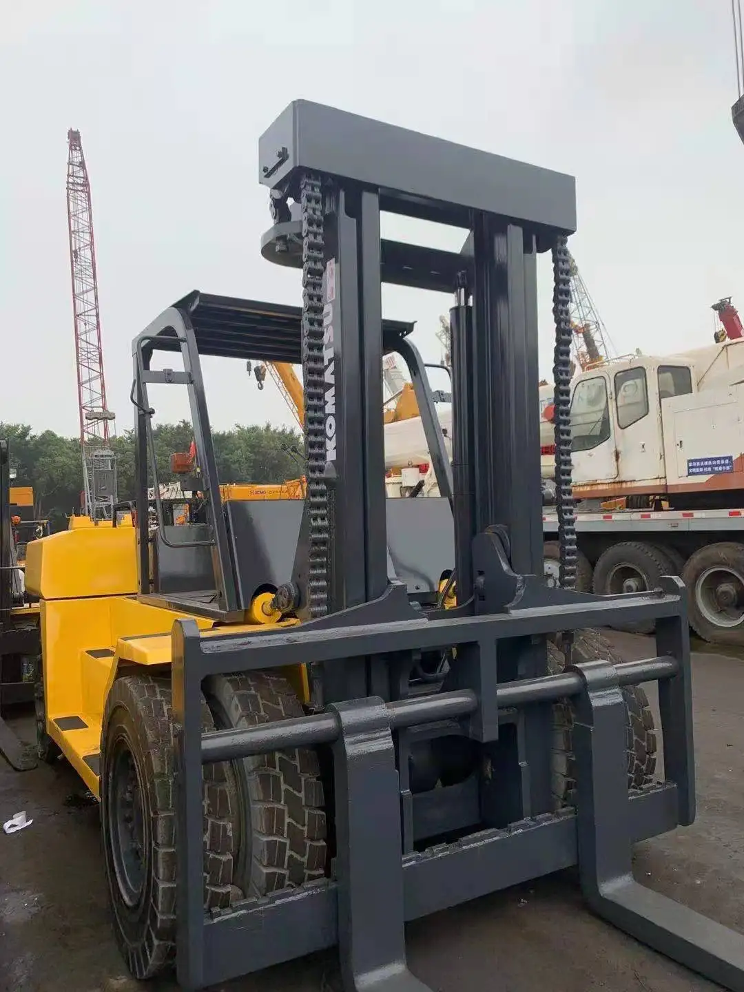 Подержанный погрузчик Komatsu FD160 16-тонный дизельный вилочный 16