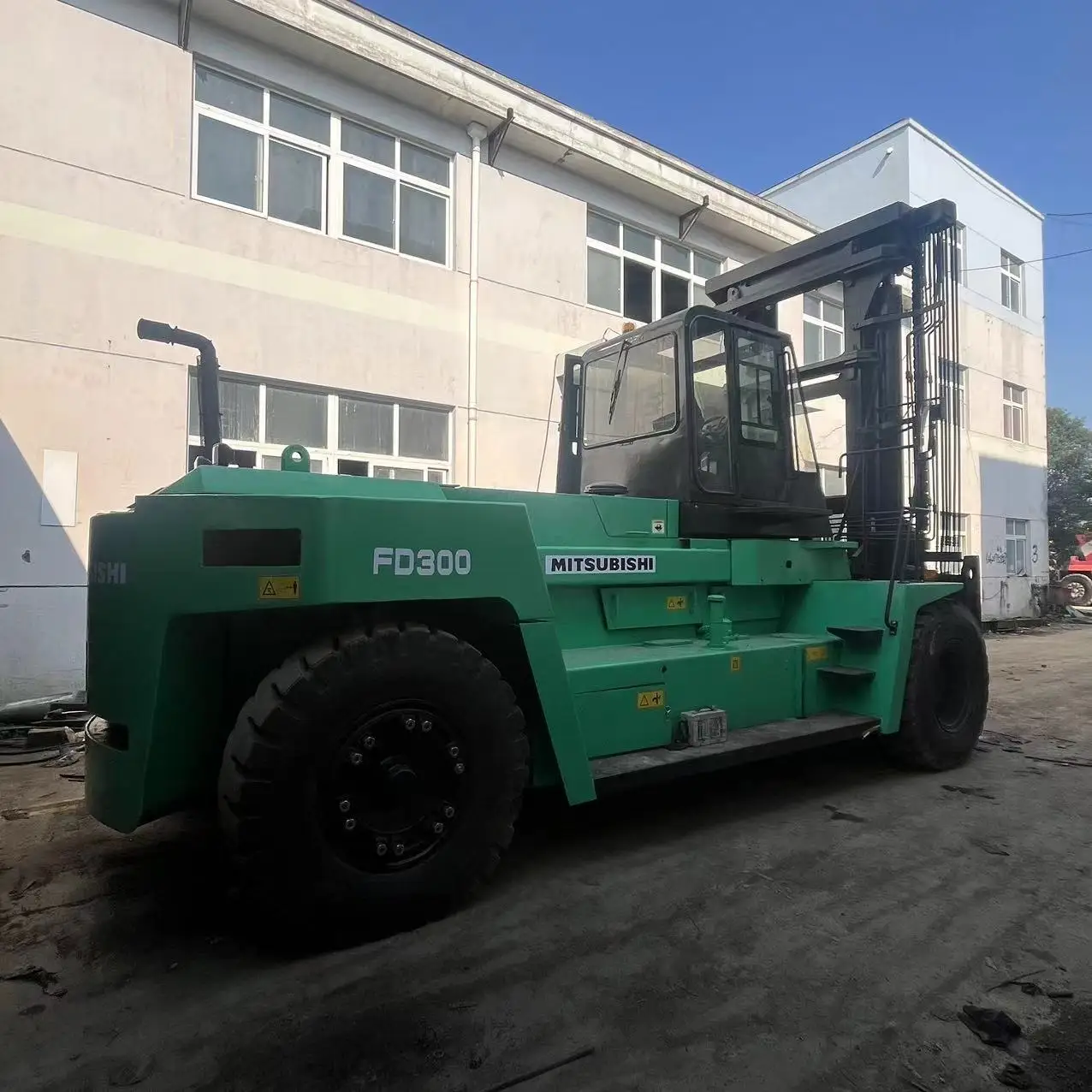 Вилочный погрузчик mitsubishi FD300 30 тонн стальной завод хорошее состояние 25 20 15 в наличии горячая Распродажа низкая цена
