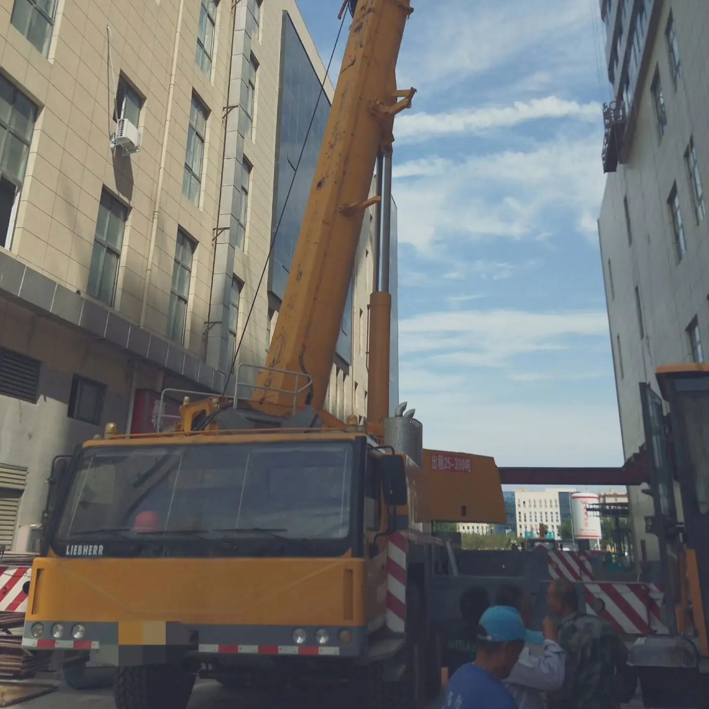 All terrain crane 220 ton used  220 ton crane for sale