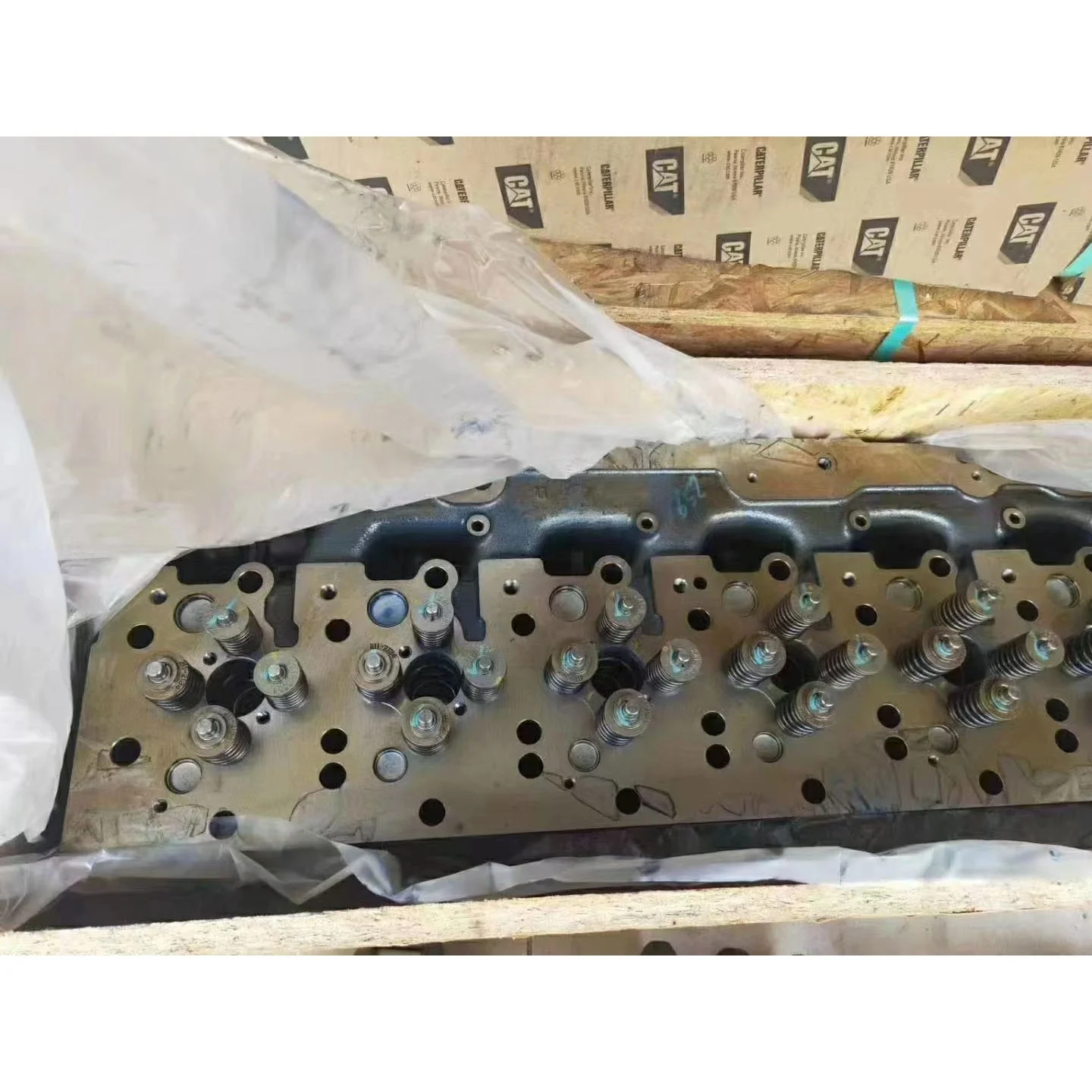 High Quality Diesel Engine Parts Cylinder Head Assembly For CAT C9 Engine Cylinder Head