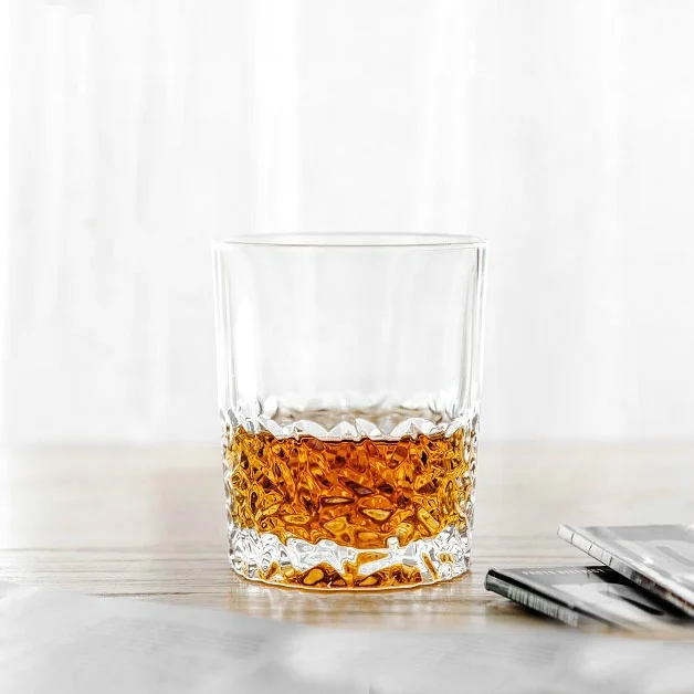 NOVARE New Design 700ml Whiskey Decanter Set Crystal Decanter Set With 4 Double Old Fashioned Glasses