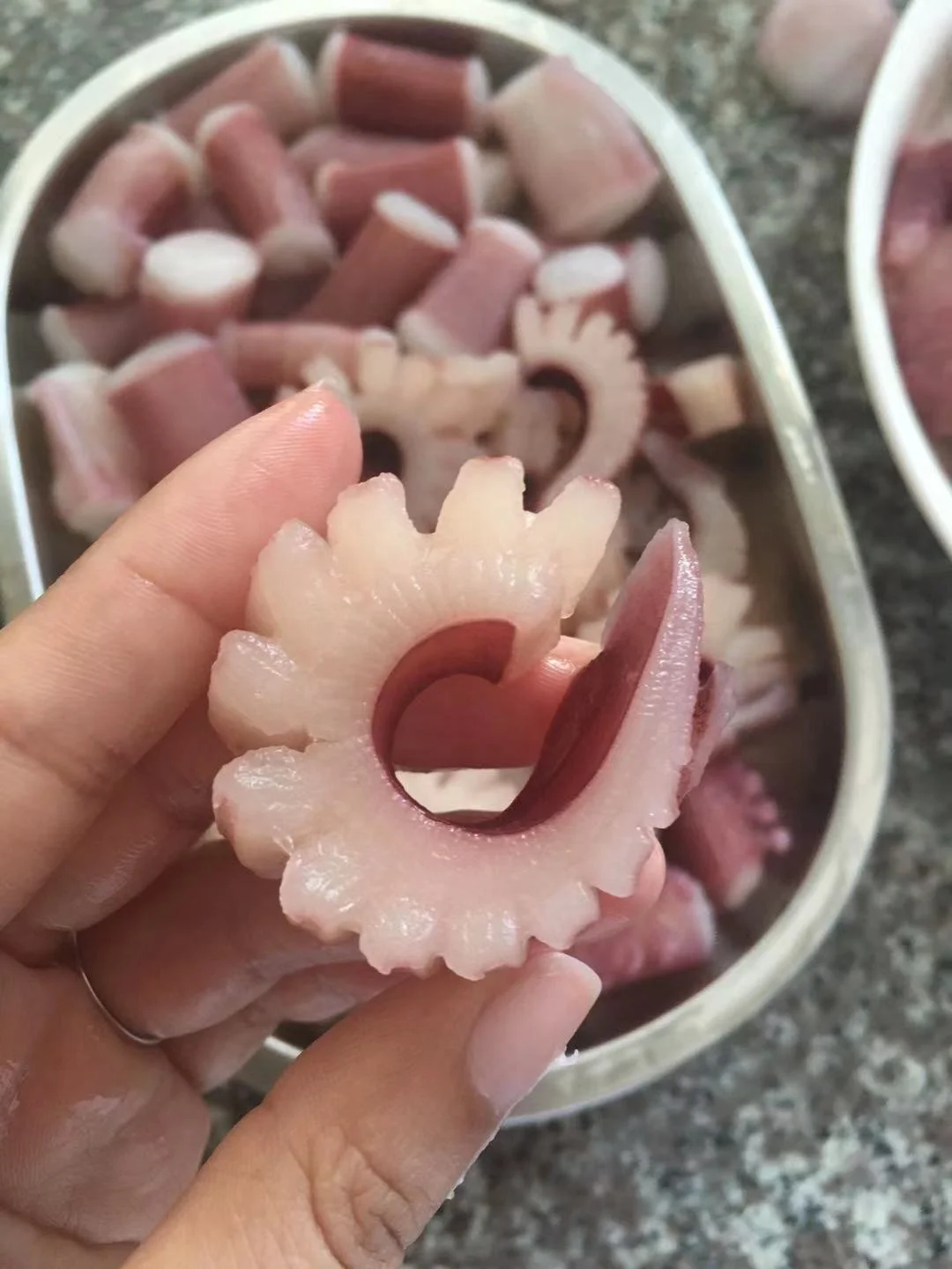 Frozen squid wing flowers, gear cut squid flowers, pineapply cut squid flowers Calamari China seafood supplier gigas squid