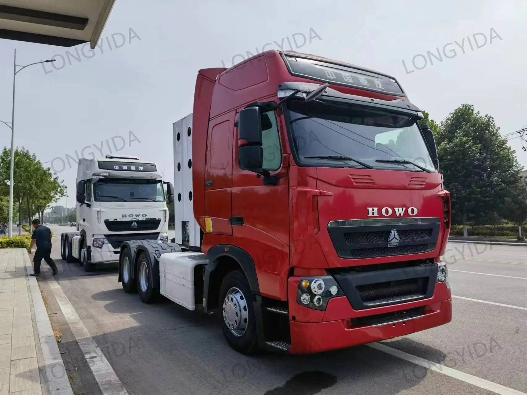 Sino Truck Howo T7H 6x4 CNG 40 Ton Design Manual Transmission Tractor Truck 10 Wheels Steel 450hp 4x2 Air Suspension Left Sale