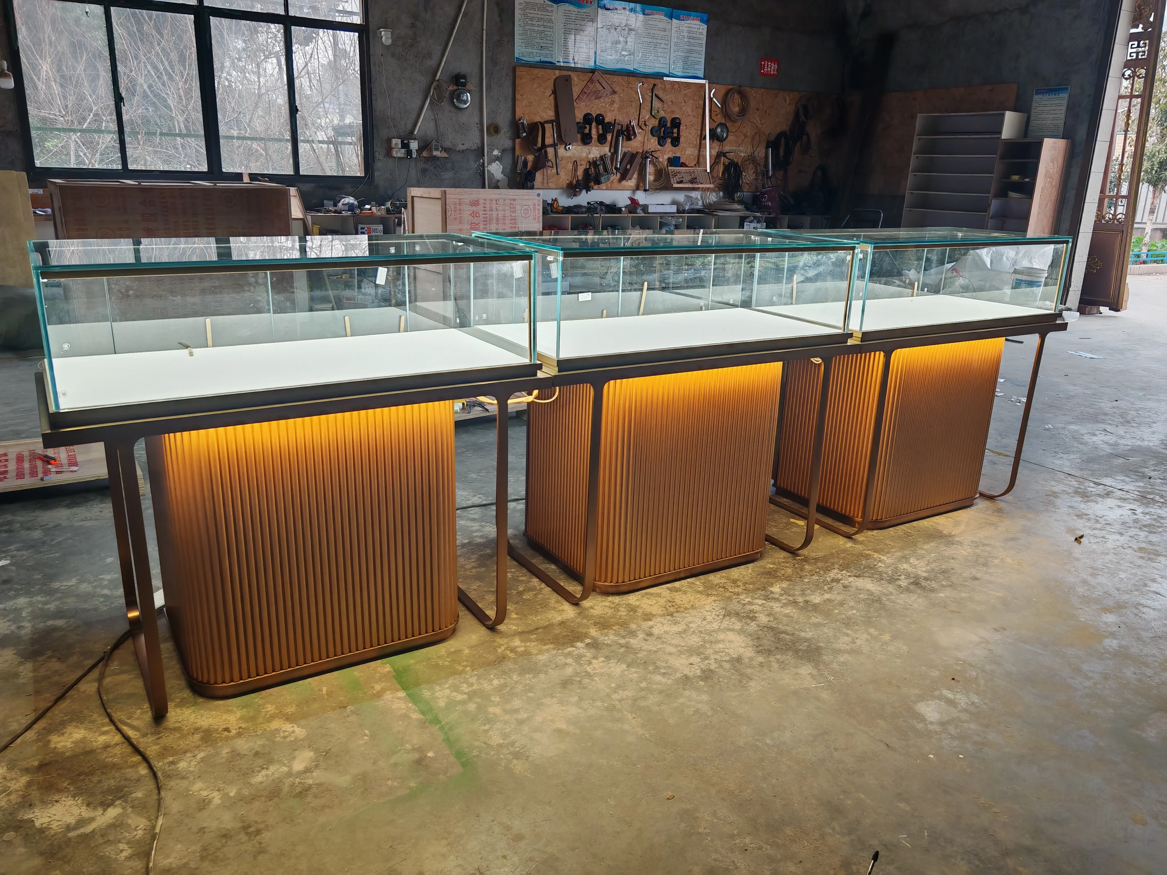 Luxury Metal and MDF Jewelry Showcase Display Table Top with LED Lights for Store Shopping Mall Furniture