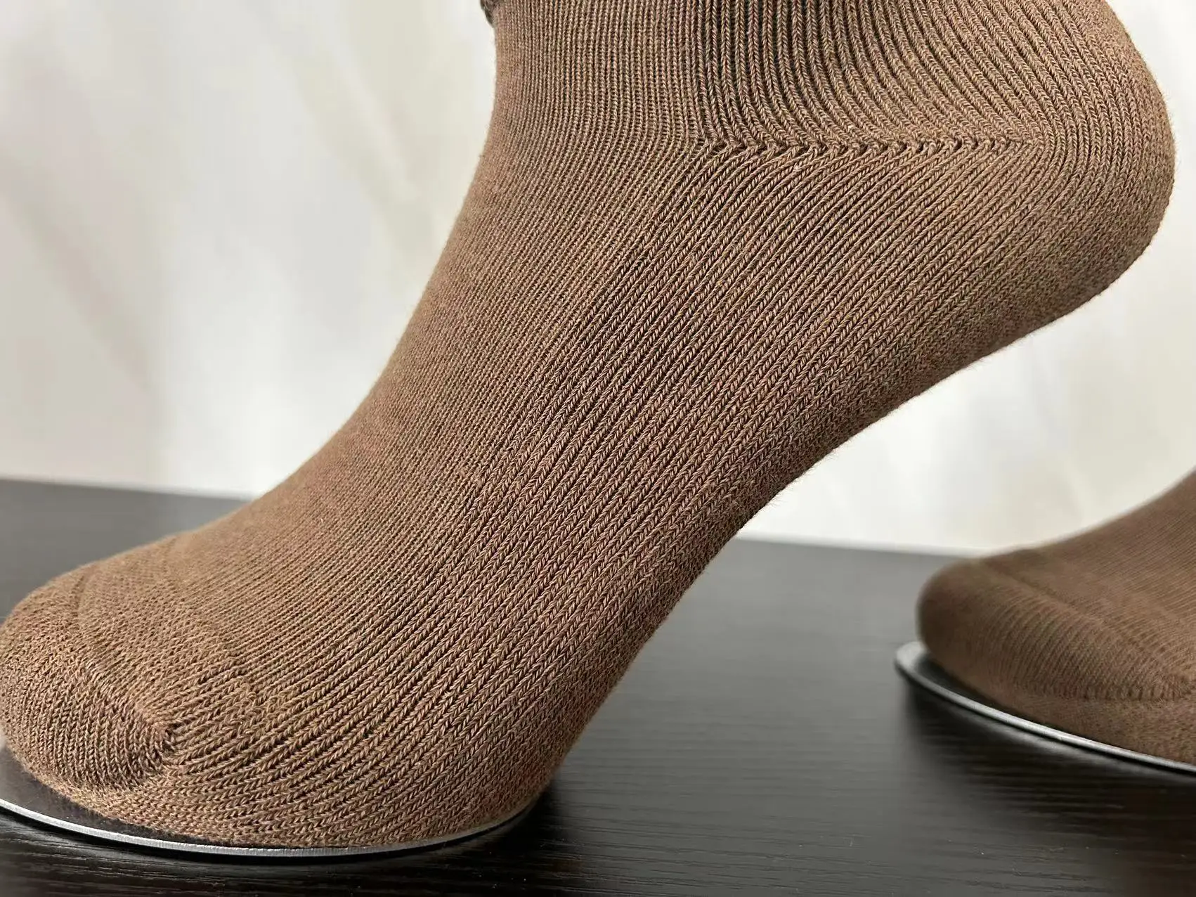 High quality sports cotton socks custom design aesthetic socks for ladies men cheap free sample