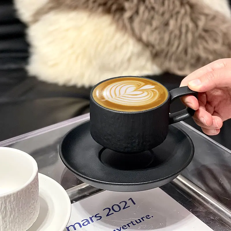 Европейский текстурированный матовый керамический набор кофейных чашек капучино черный белый фарфор чайные чашки и блюдца