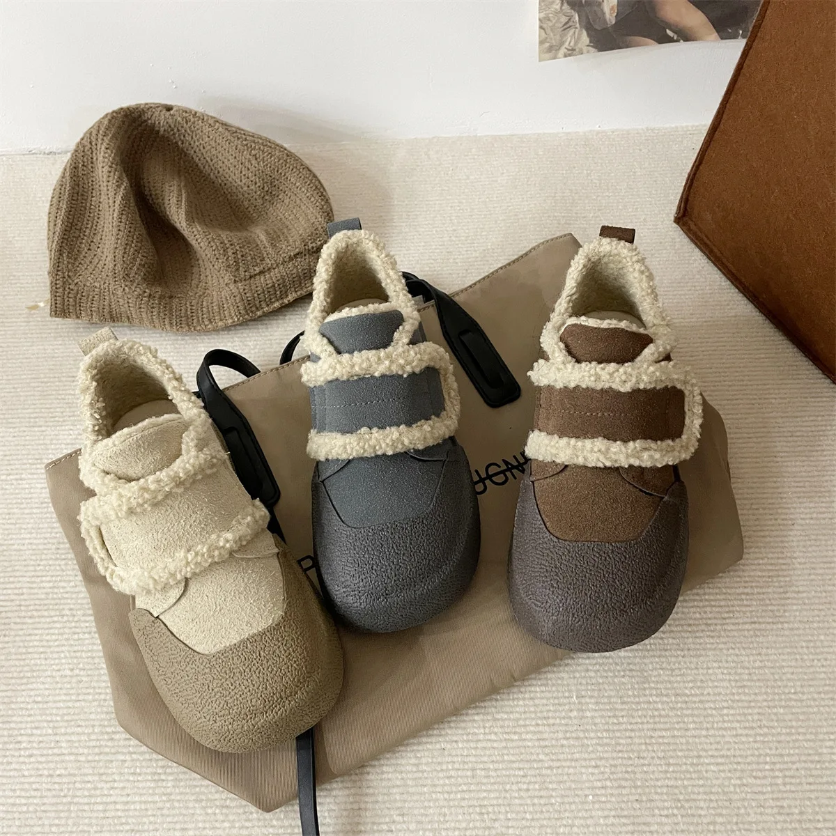 Wholesale Winter Fashion Board Shoes Magic Tape Thick Bottom  Warm Plush Casual  Cotton Shoes For The Men 2024