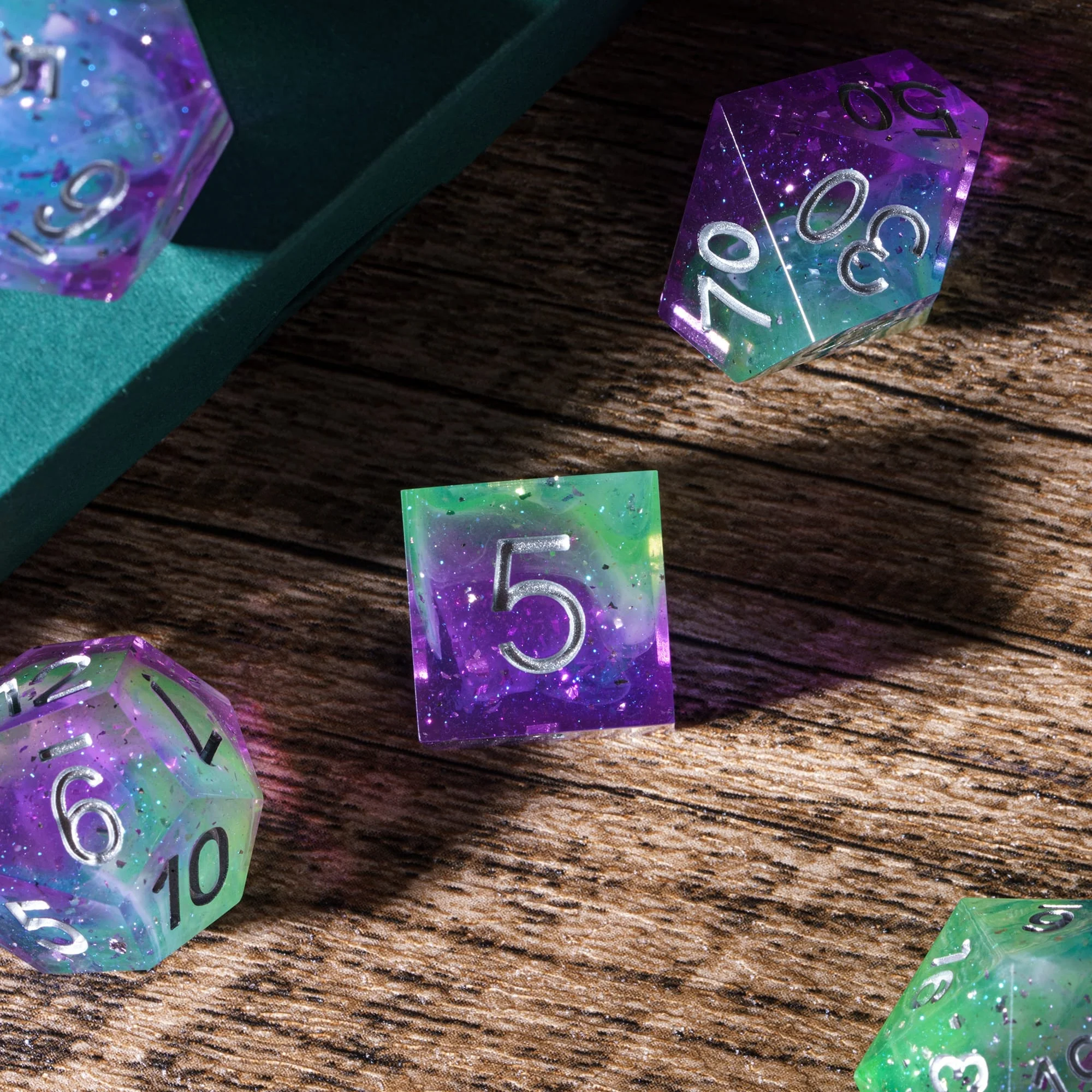 Udixi Custom Handmade Sharp Transparent Colorful Glitter Dice Dungeons and Dragons DND board game Dice Set