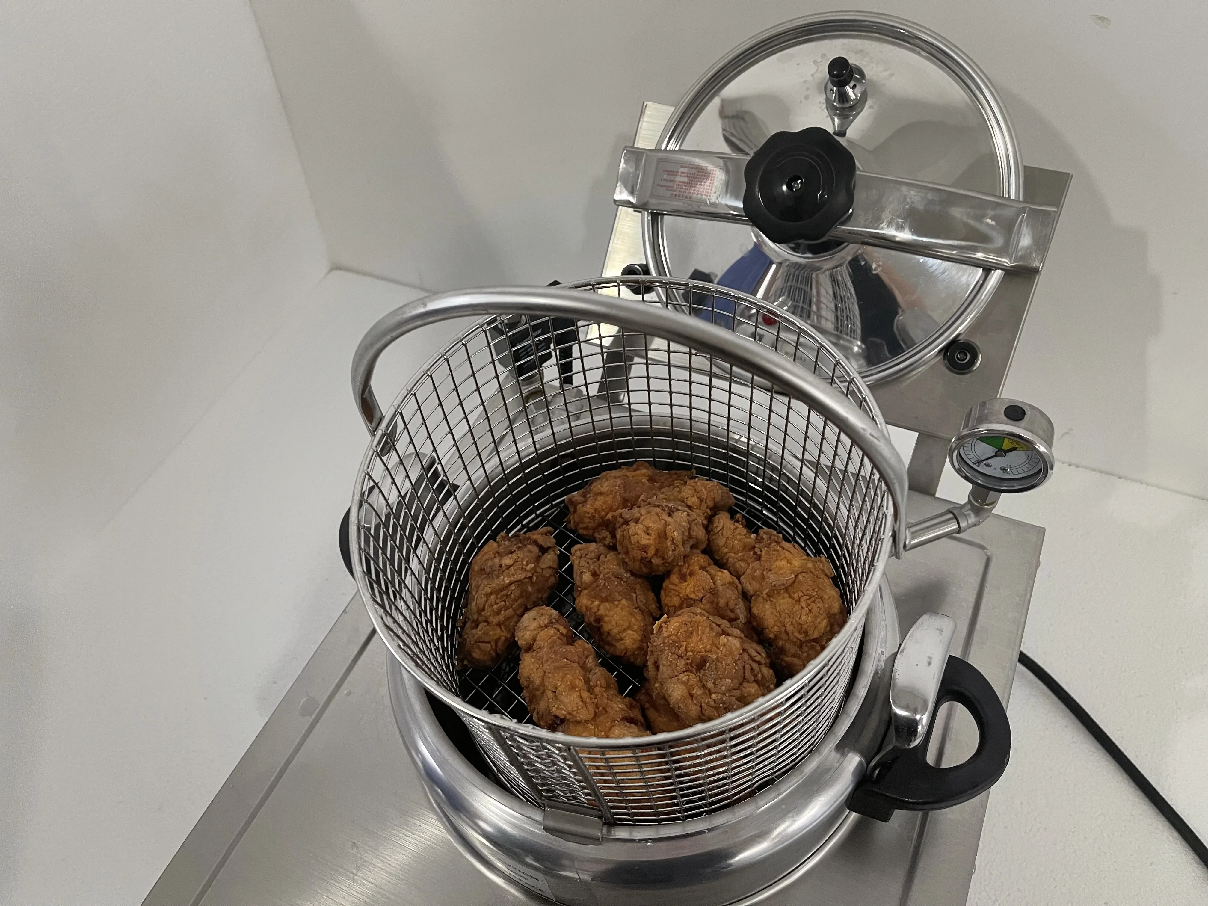 Electric Restaurant Countertop Pressure Fryer 16L Stainless Fit for frying Chicken Fish Shrimp Icecream Donut Chips