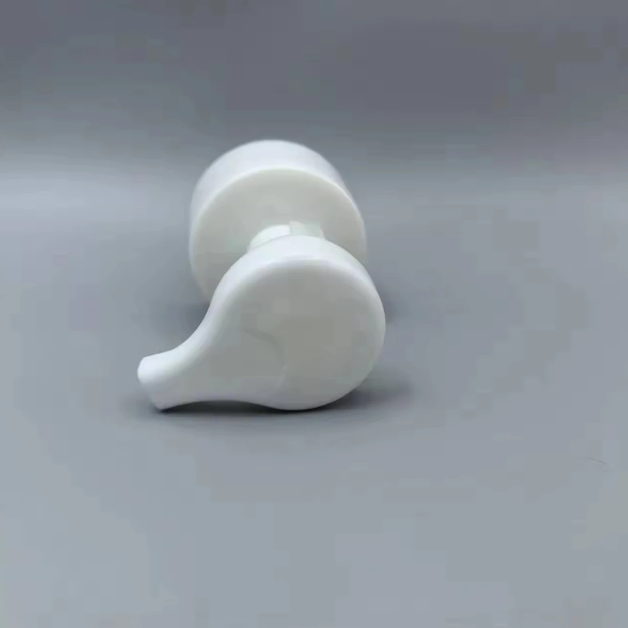 Plastic spray is used for cleaning clothes, shoes, washing hands, bathing and other foam pump heads