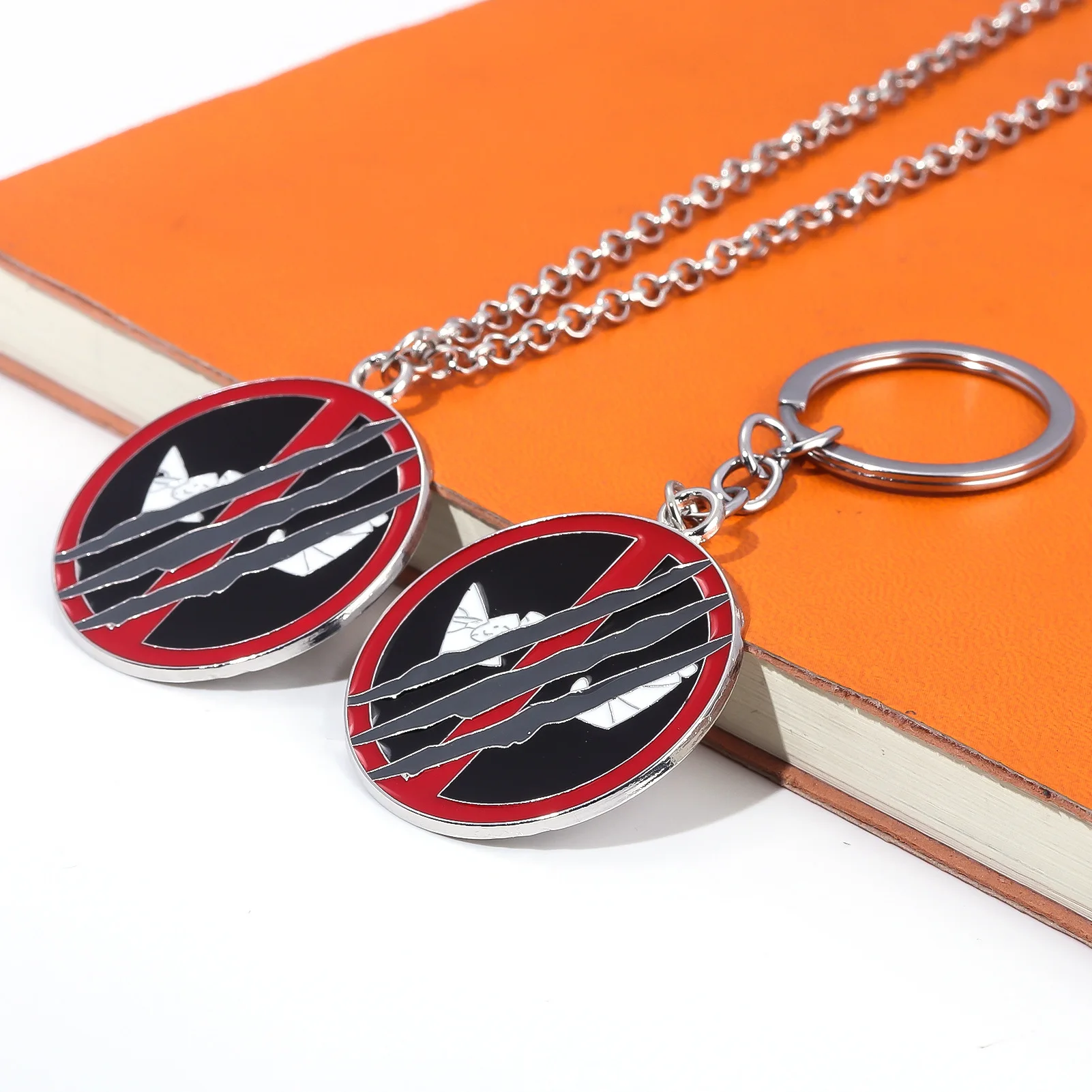 New Anime Deadpool Enamel Wolverine Necklace Best Friends Half Face Mask Metal Keychain For Men Women