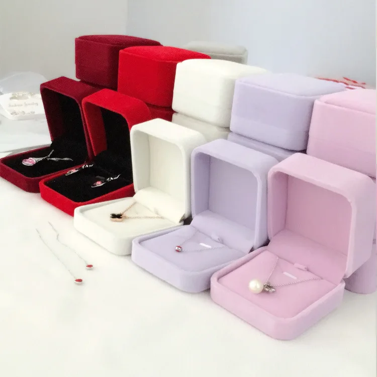 Custom Romantic Luxury Small Velvet Engagement Ring Box Jewelry Packing Box