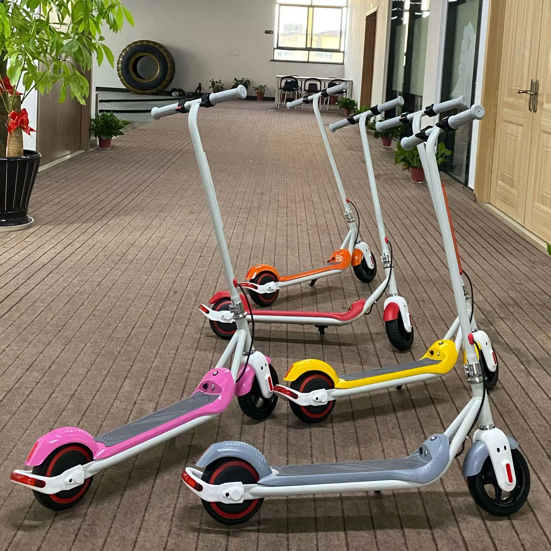 High quality portable children scooter 24v 150w powerful 6.5 inch smart kids electric scooter