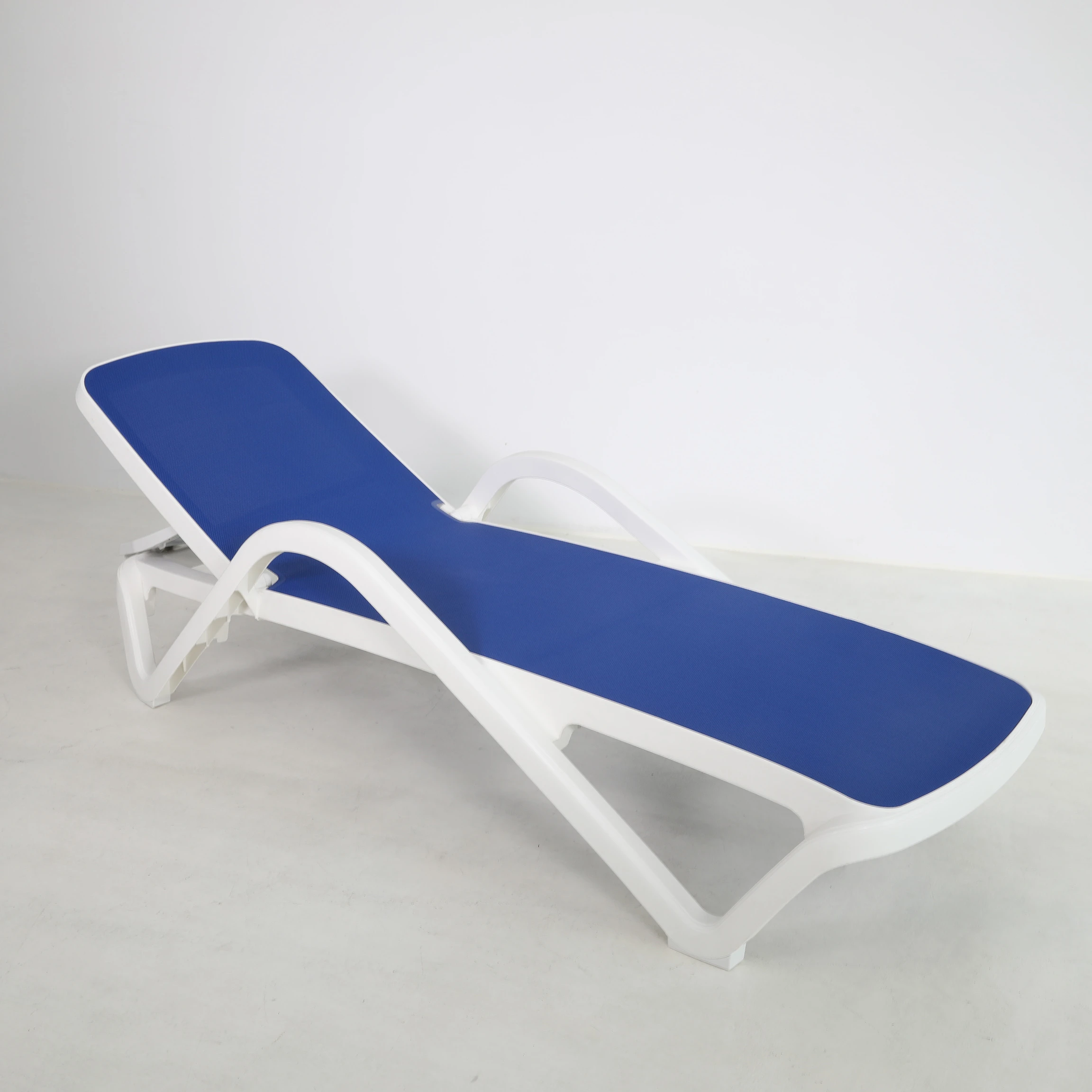 Modern  garden lounger plastic swimming pool chair beach sun lounger sofa chaise longue (1600500368475)