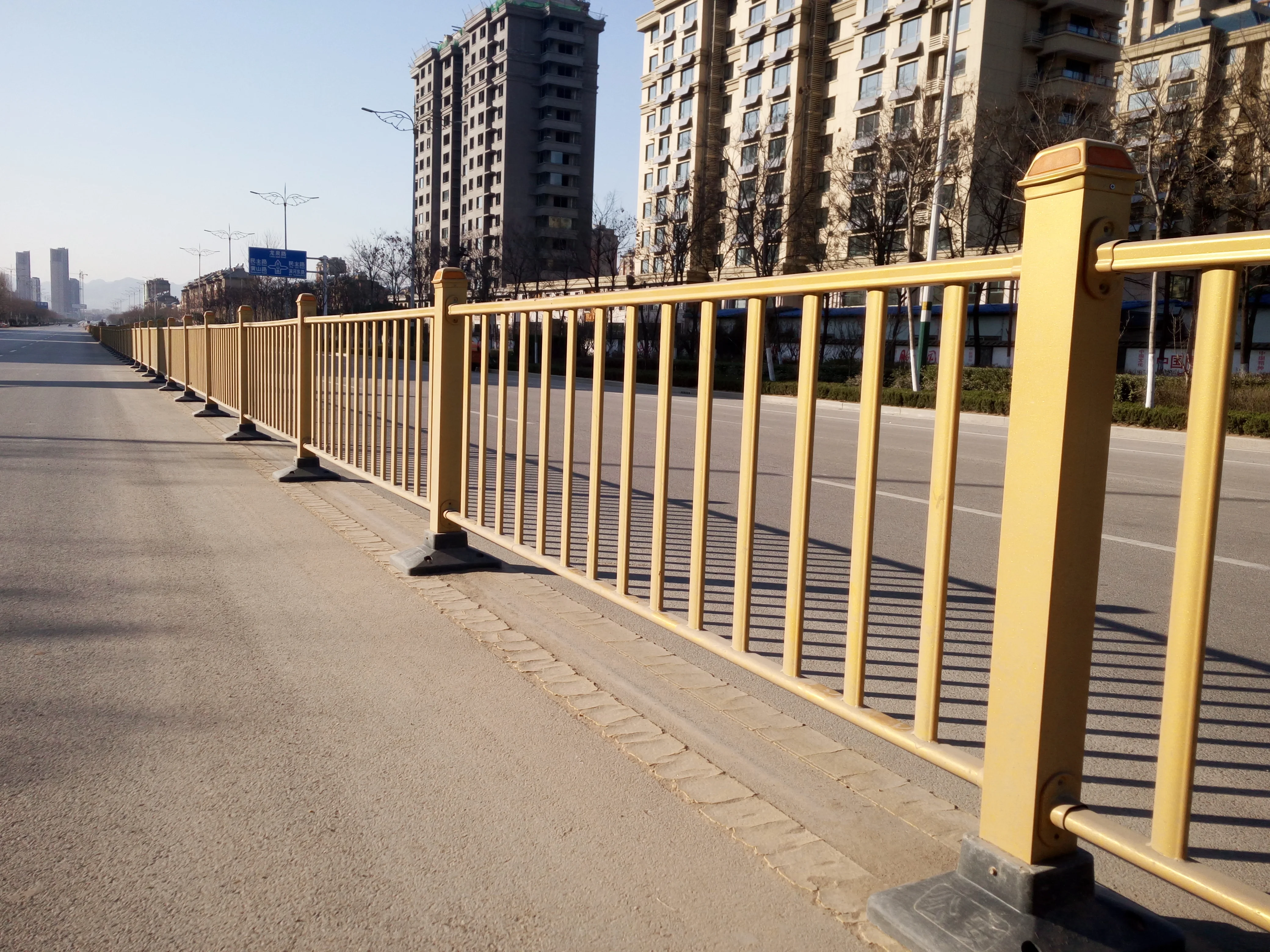 
Temporary Portable Removable Steel Road Fence for Road Safety Cost Effective Road Block Hot-dip Street Safety Fence 