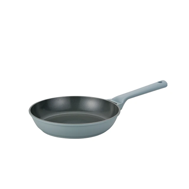 24cm Cast Aluminum Fry Pan with Ceramic Coating and Bakelite Handle with matte color painting in sky blue